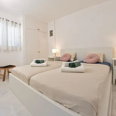 Apartman Colourful Bright Centred Aparment With Ocean View 911, Ponderosa